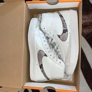 Nike Blazer Mid “77 SE